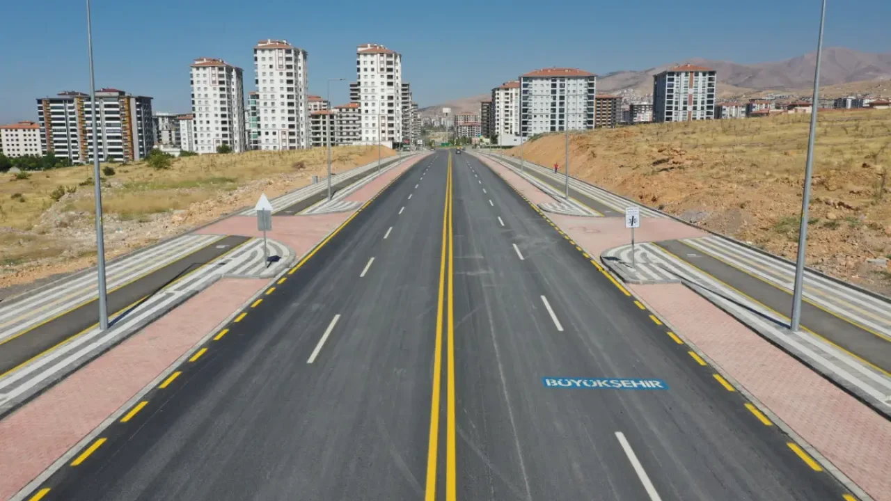 Malatya’da Filistin Caddesi yenilenerek hizmete açıldı