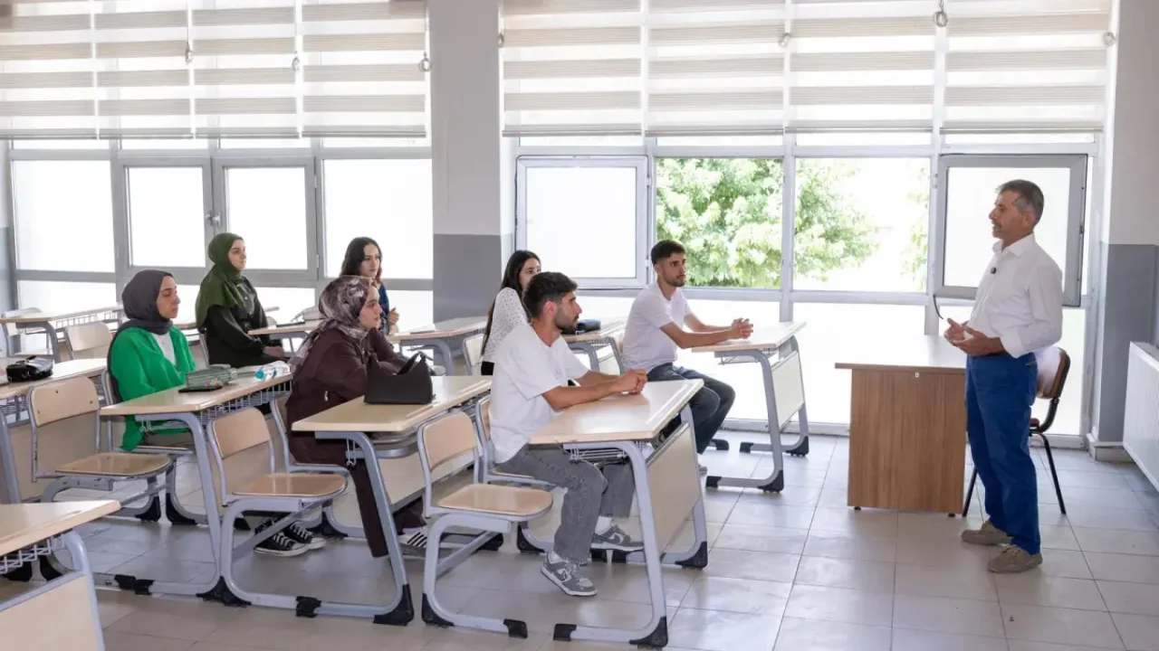 Malatya ücretsiz YKS kursları öğrencileri başarıya taşıyor