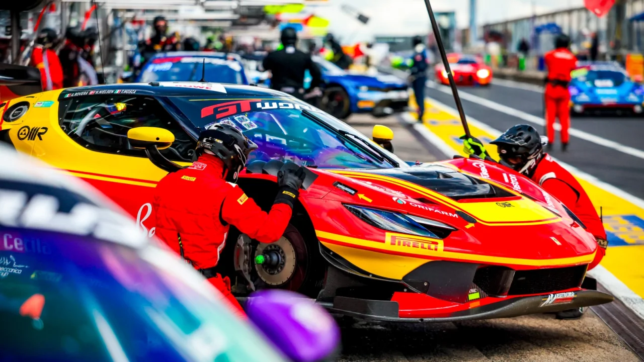 Nicklas Nielsen Nürburgring Yarışında Erken Veda Etti