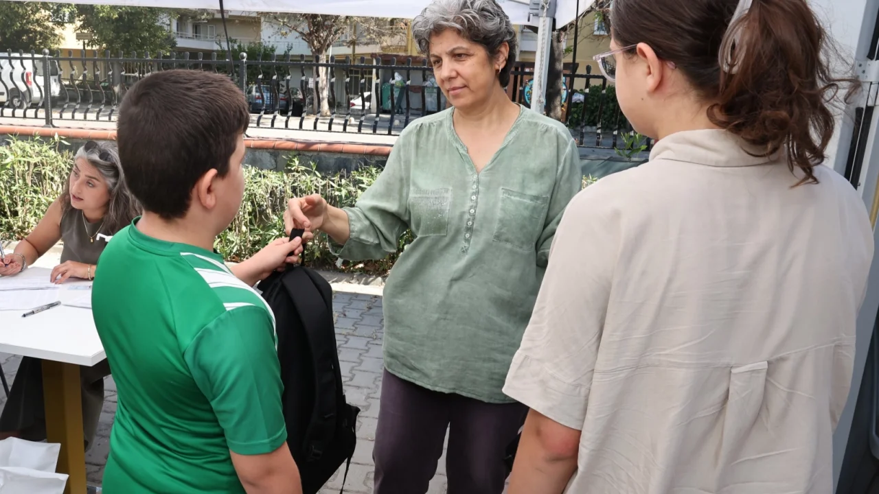 Nilüferli Miniklere Kırtasiye Desteği