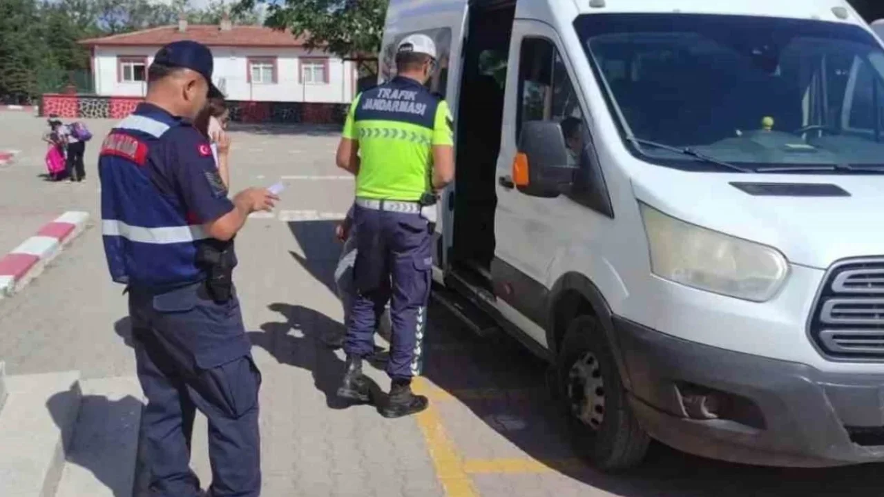 Okul servis denetimleri Güdül'de titizlikle sürüyor