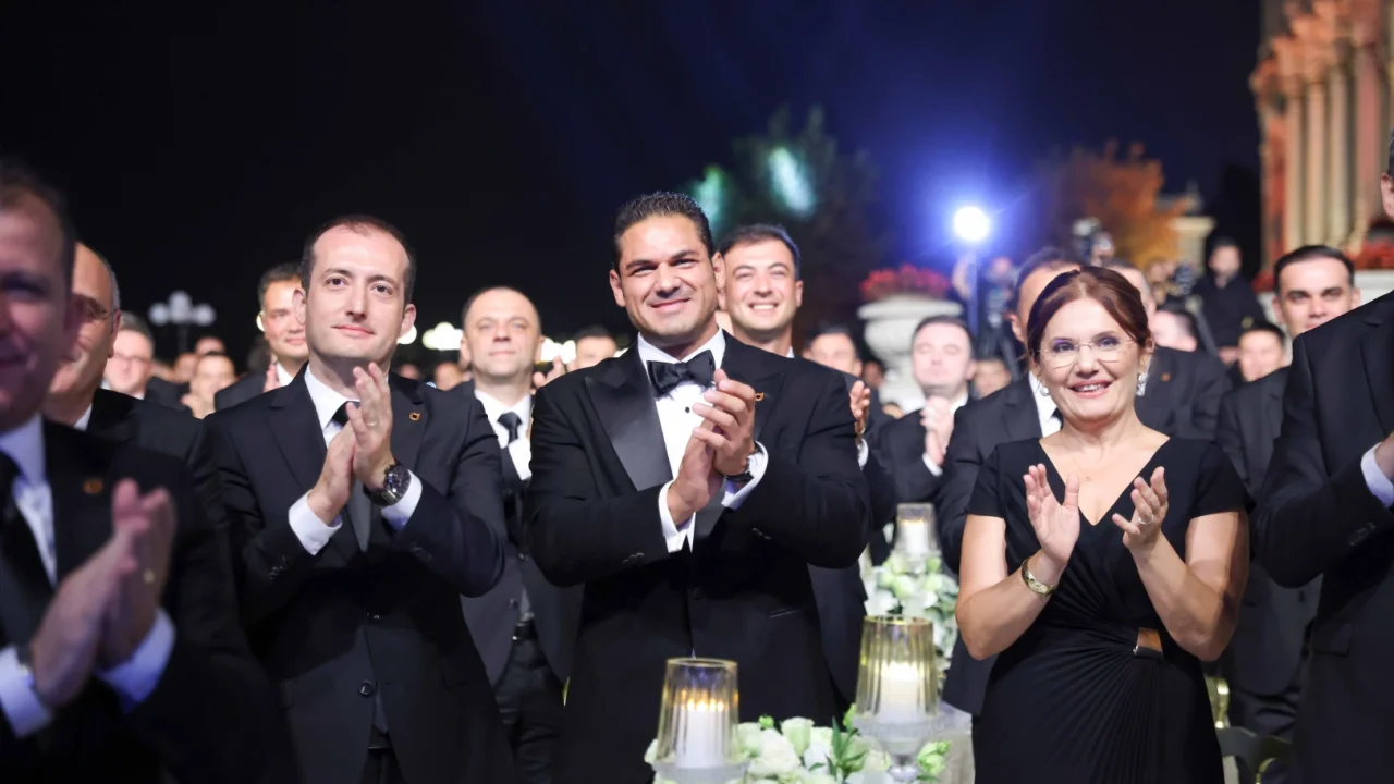 Özdilek, 55. Yılını Çırağan’da Kutladı
