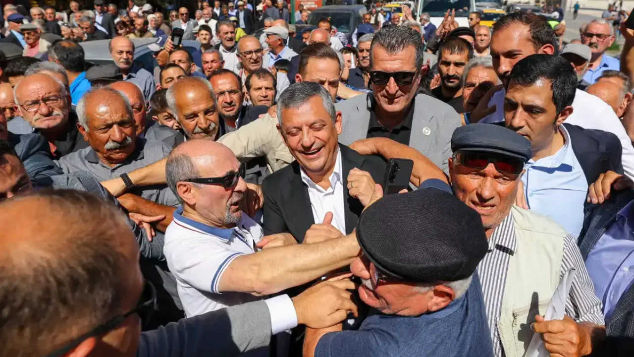 Özgür Özel Kars ziyaretinde üreticilere seslendi