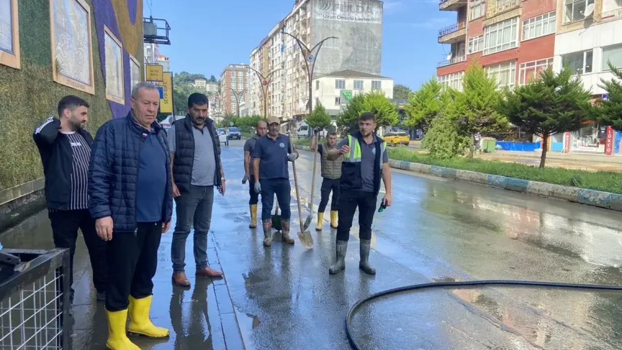 Pazar’da sel sonrası temizlik seferberliği