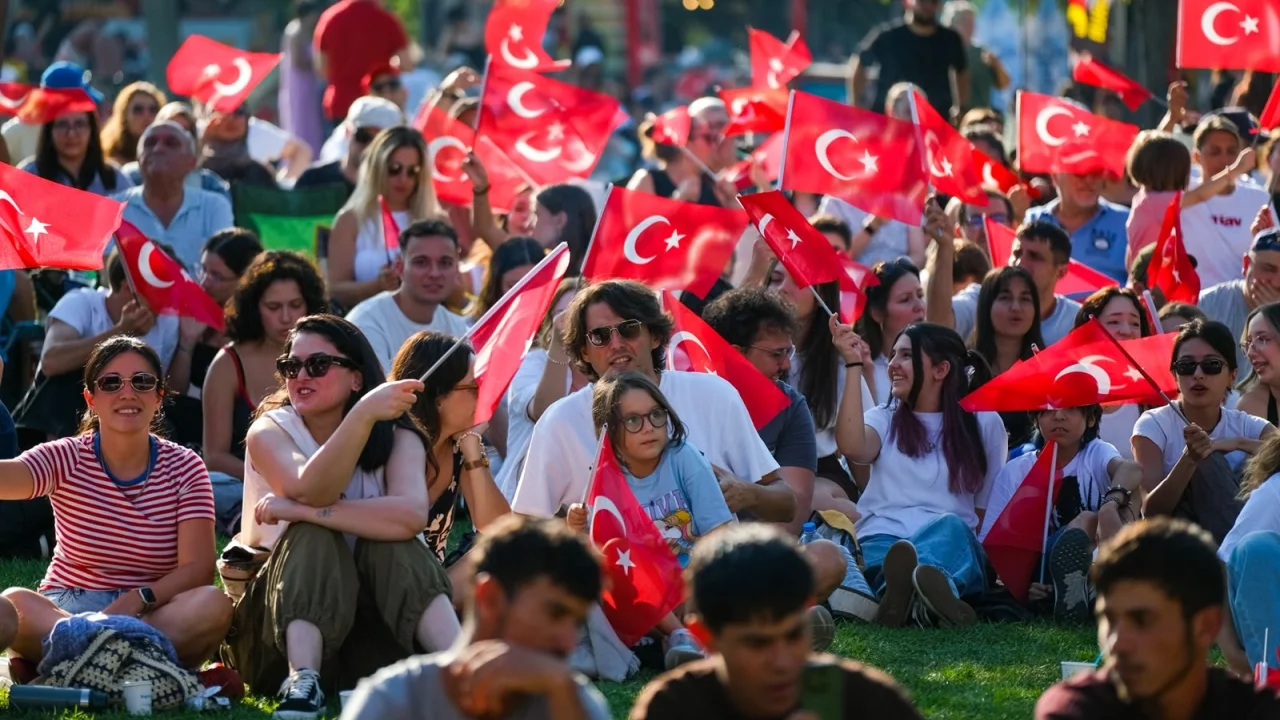 Porsuk Akıyor, Eskişehir’de Festival Heyecanı Devam Ediyor