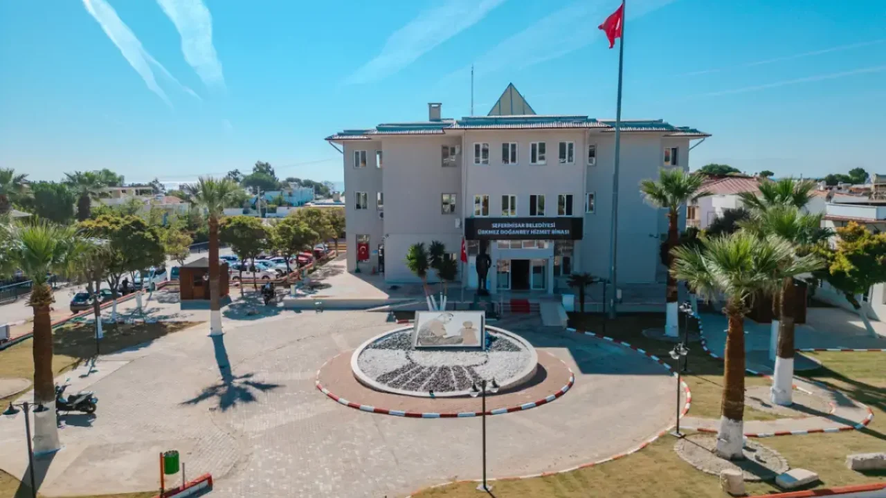Seferihisar Belediyesi'ne rüşvet operasyonunda 29 tutuklama