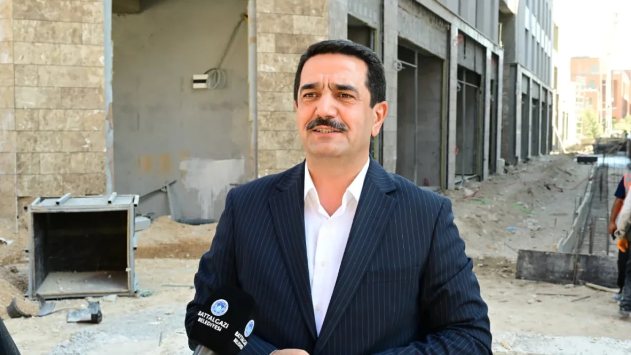 Şemsiye Sokak yeniden düzenlenerek şehre kazandırılıyor