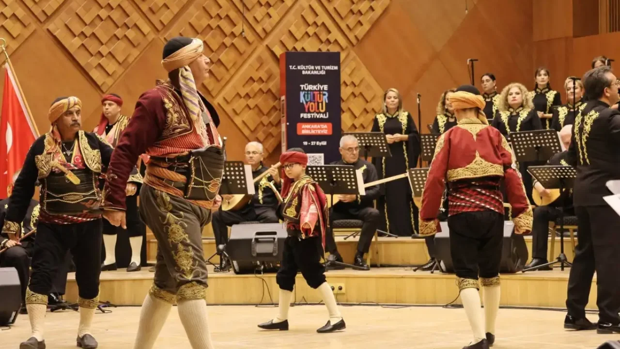 Seymen ve Bacıerenler “Eşik” konserinde sahne aldı