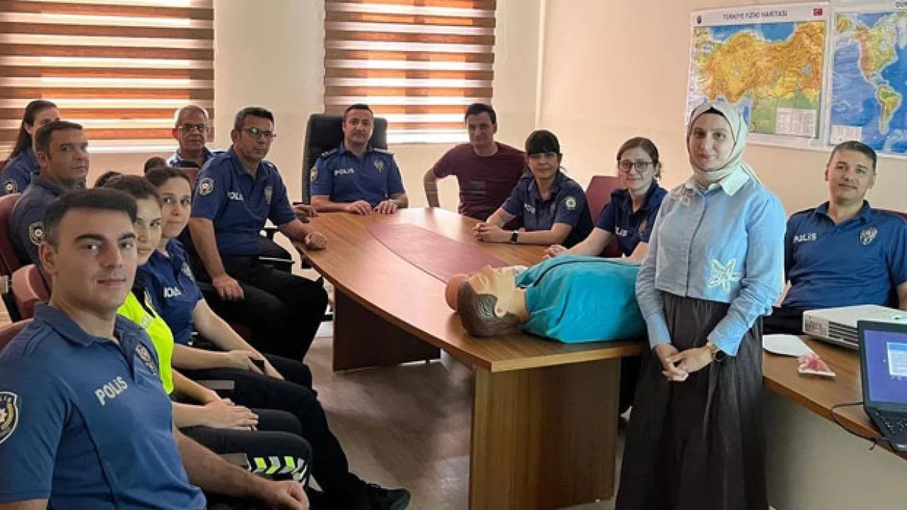 Sumbas’ta Müftülük ve Emniyet Personeline İlk Yardım Eğitimi