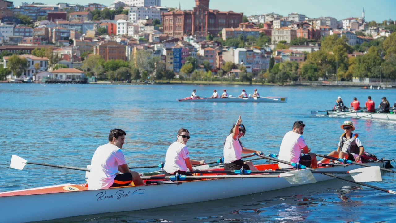 Tersane Istanbul Rowing Cup heyecanı Haliç'te sürüyor