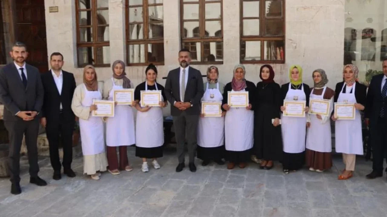 Urfa yöresel yemek kursu gençlere tanıtıyor