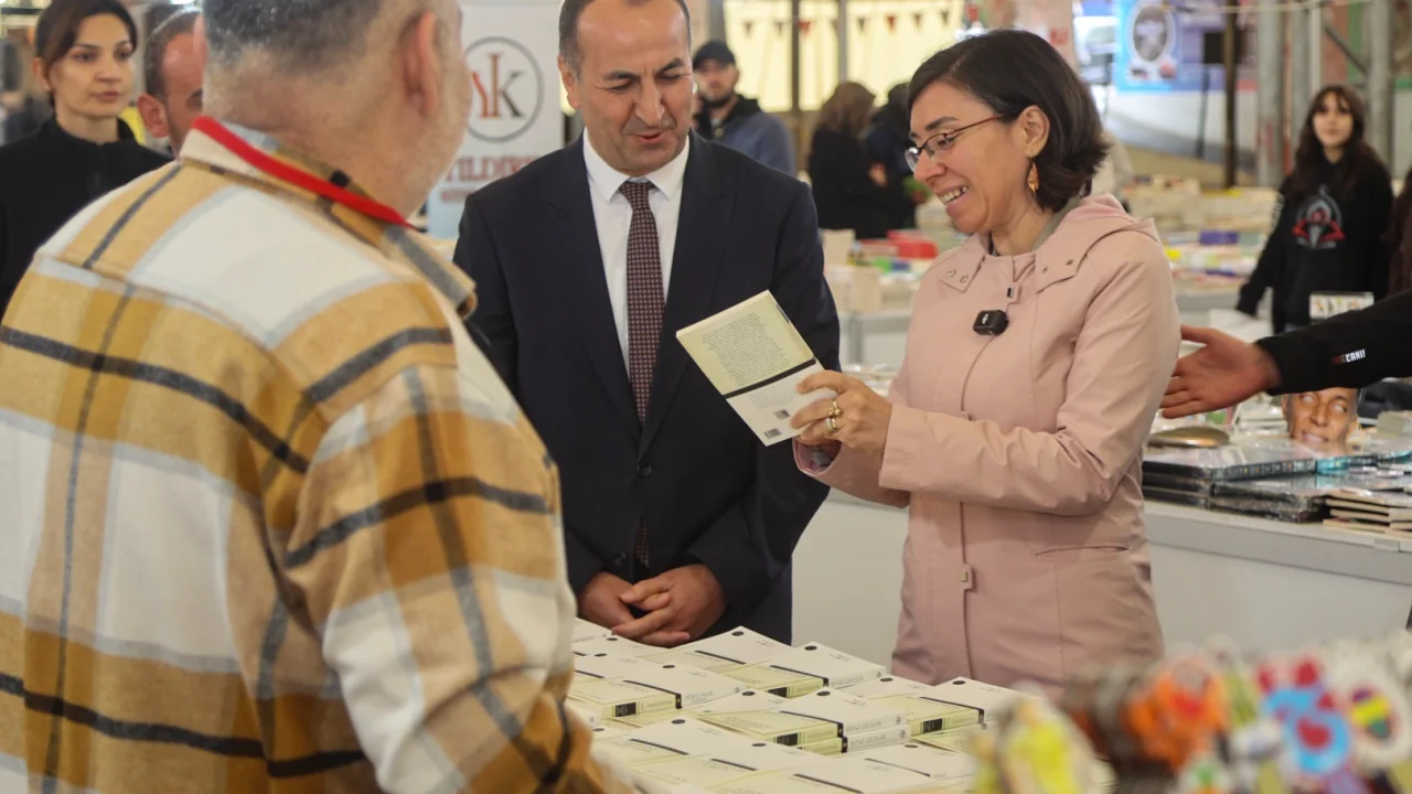 Uşak Kitap Fuarı kitapseverlerin ilgisiyle büyüyor