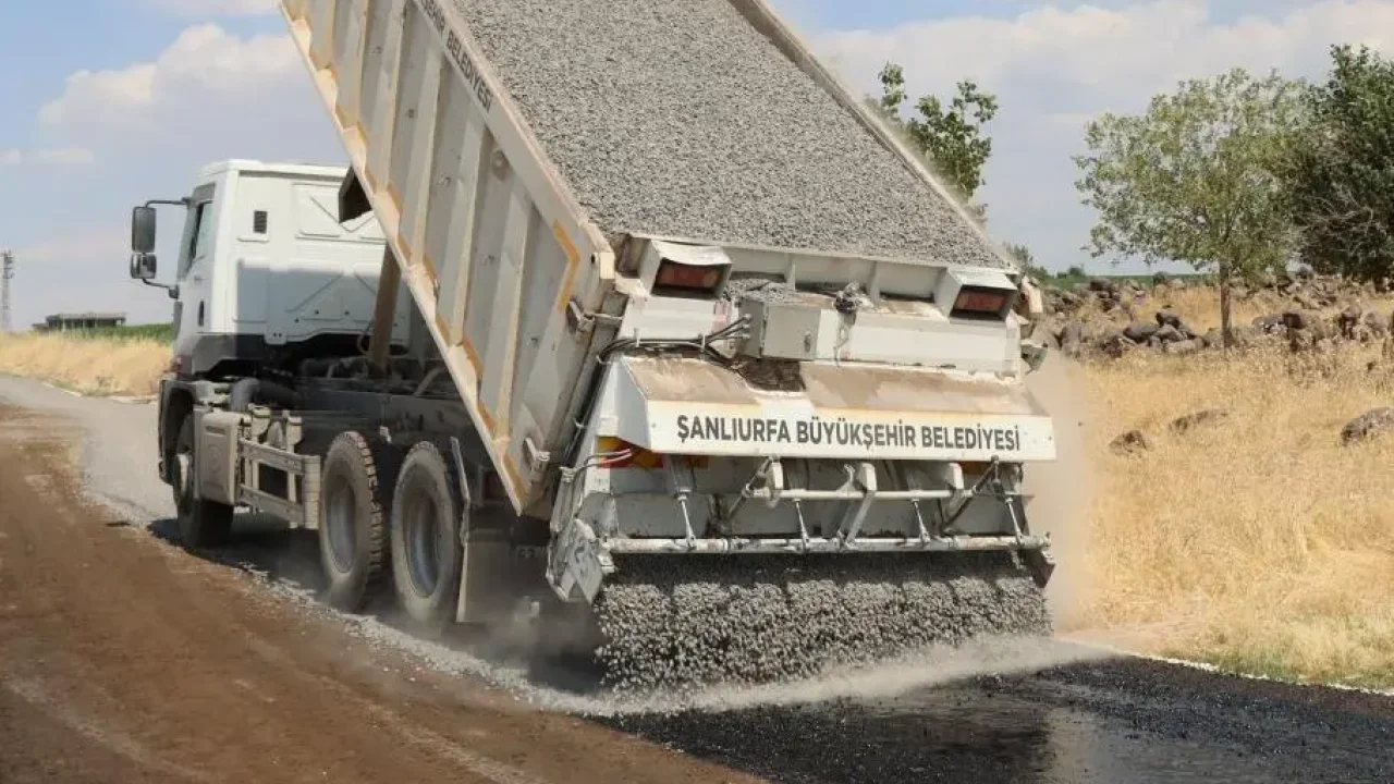 Yol yapım çalışmaları Şanlıurfa'da ulaşımı kolaylaştırıyor