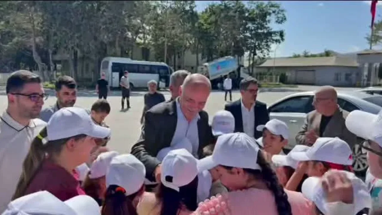 Yücelik'ten çocuklara dokunuş: "Büyük bir aileyiz"