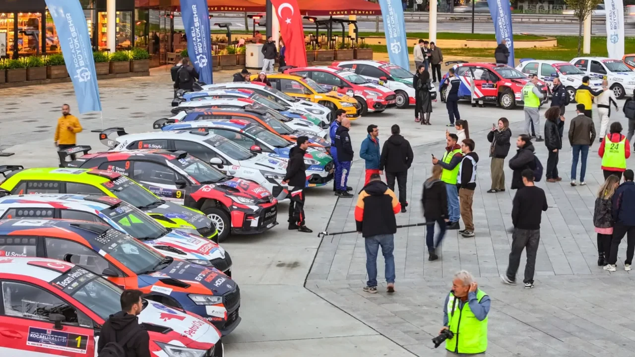 43. Kocaeli Rallisi İzmit'te Coşkuyla Başladı