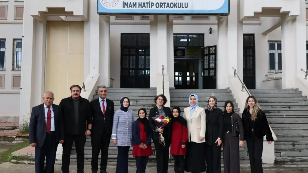 Ağrı'da Betül Bozkurt, hafızlık öğrencileriyle buluştu