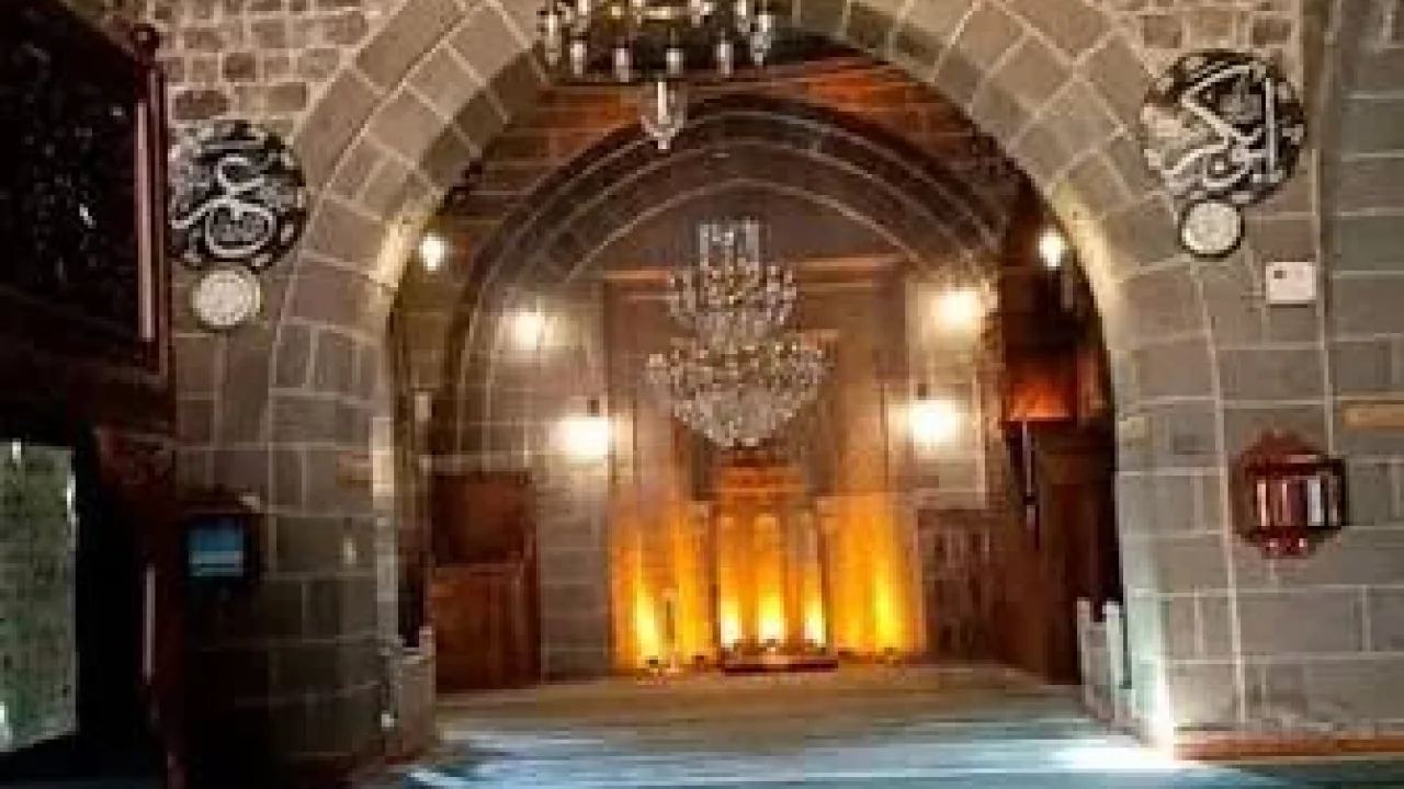 Ali Ağa Camii Kars'ın tarihî mirasını yaşatıyor