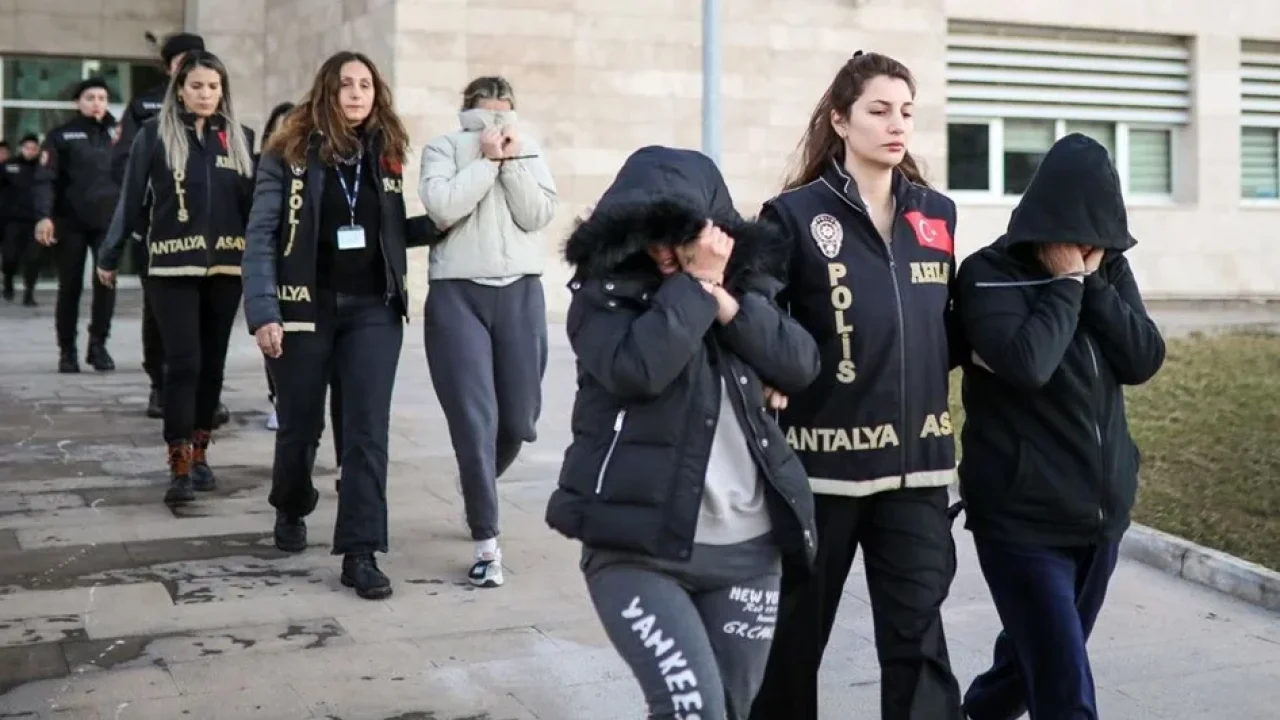 Antalya’da fuhuş operasyonu! 15 şüpheli gözaltında