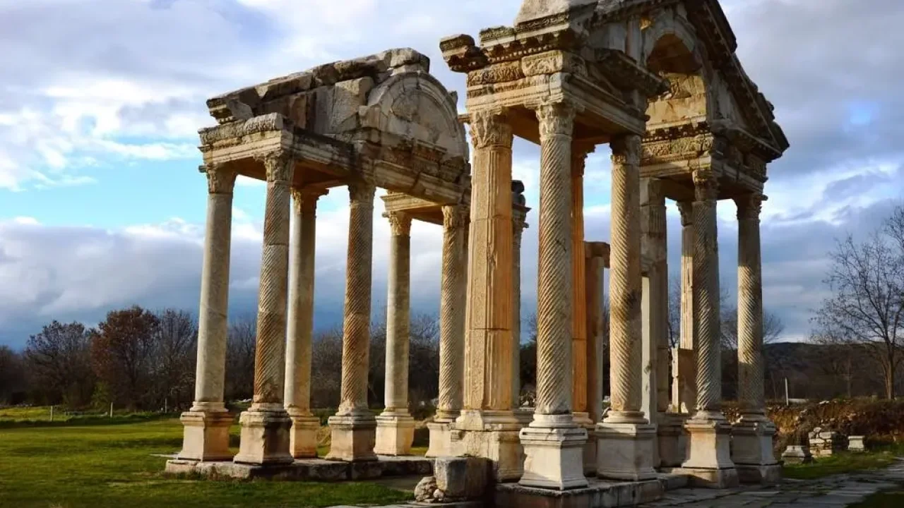Aphrodisias Antik Kenti heykel sanatını sergiliyor