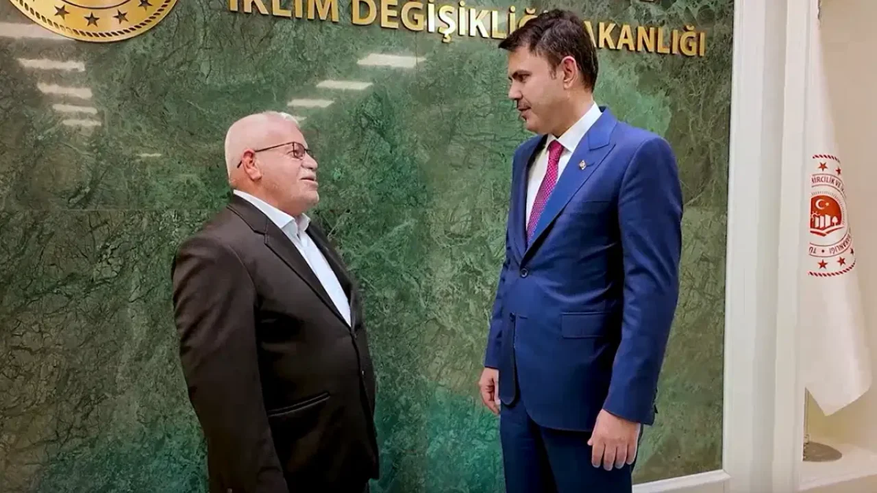 Bakan Kurum depremzede Bayram Kahraman'ı ağırladı