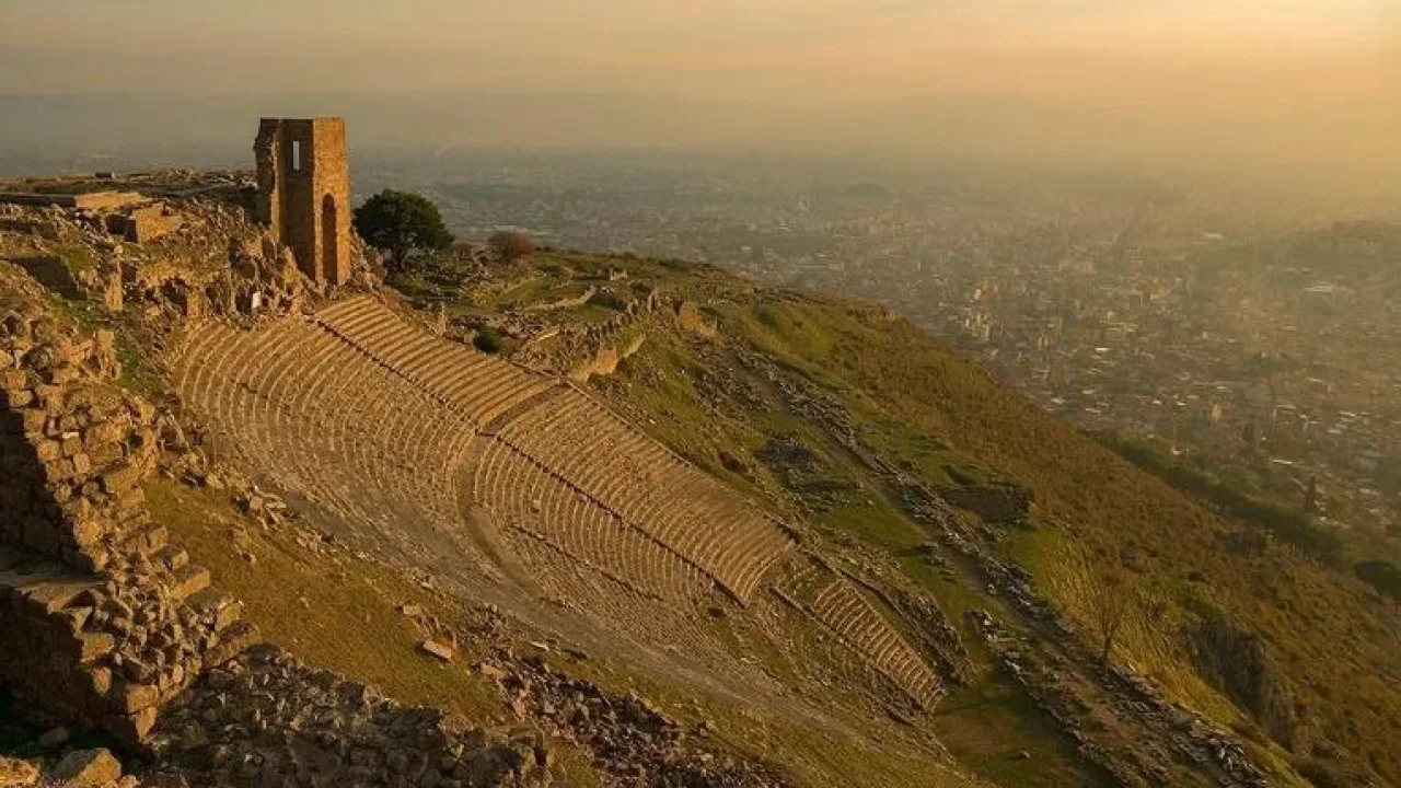 Bergama Antik Kenti kültürel mirasını koruyor