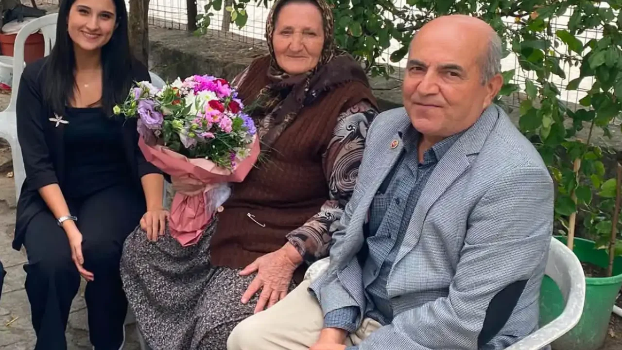 Beypazarı mahalle muhtarı yaşlıları ziyaret ediyor