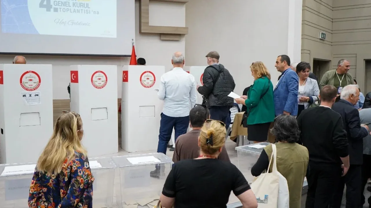 Bornova Kent Konseyinde Mengüş yeniden başkan