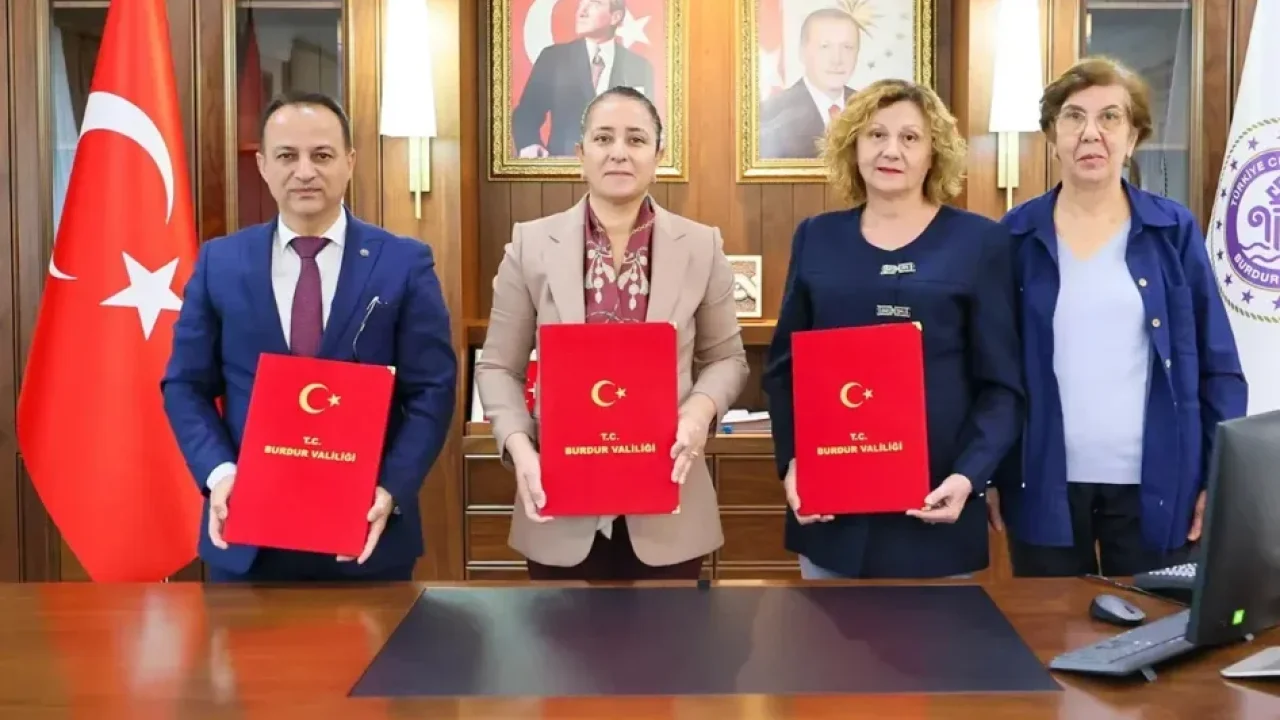 Burdur'da eğitim kurumlarına yeni donanım desteği