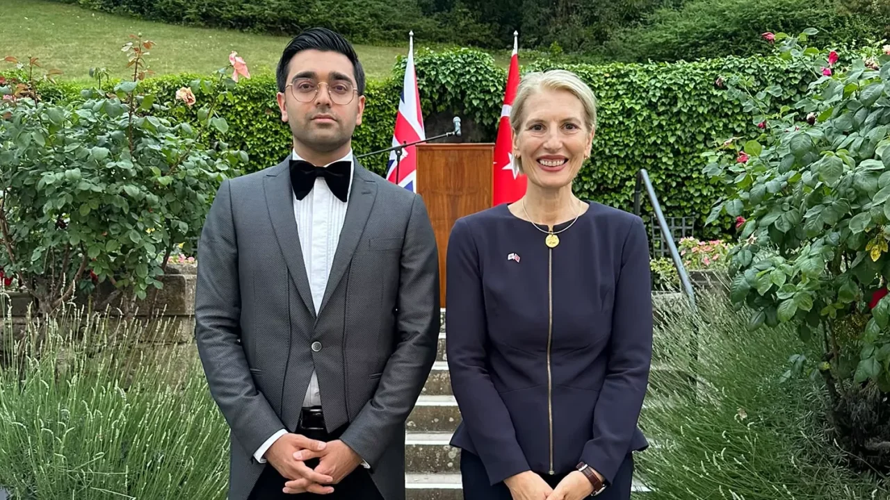 Diplomaside Kariyerin Kapıları Gençlere Açılıyor