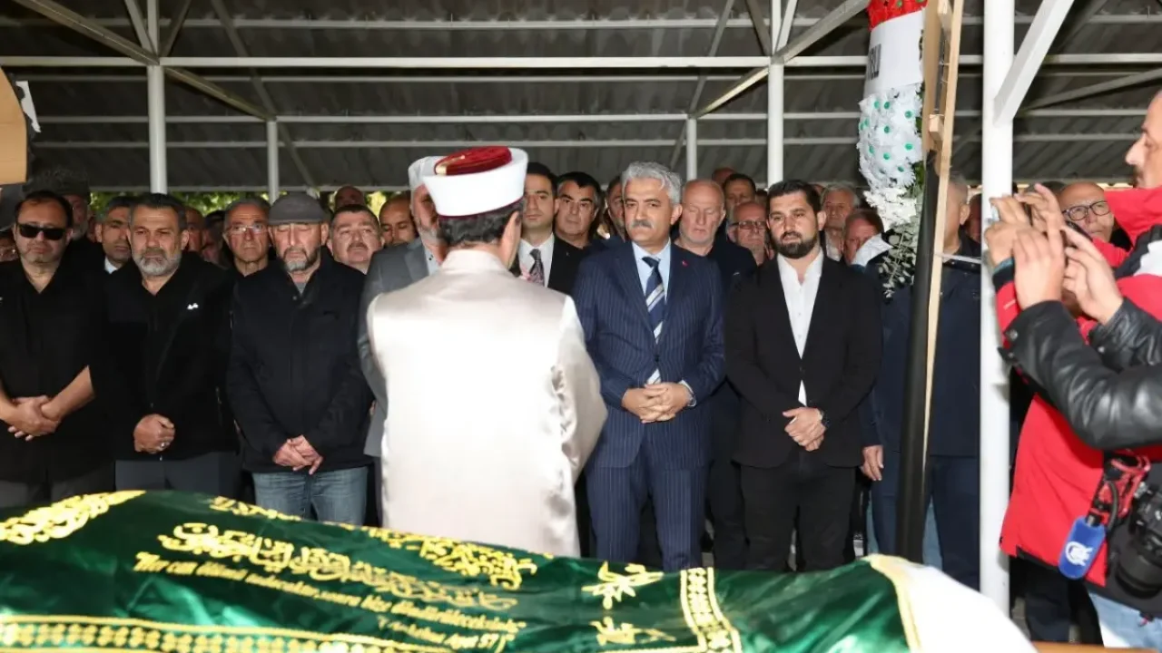 Gazeteci Levent Öztürk Düzce'de toprağa verildi