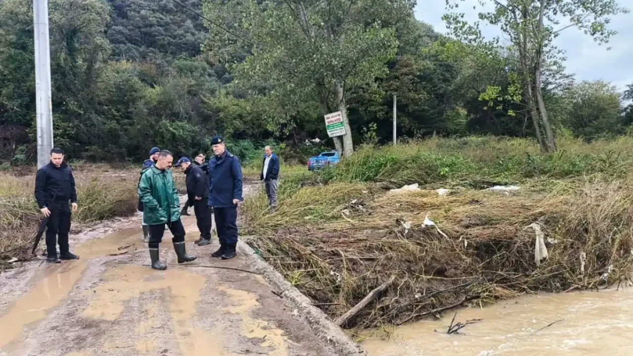 Gebze'de Dereye Düşen Araçtaki 2 Kişi Hayatını Kaybetti