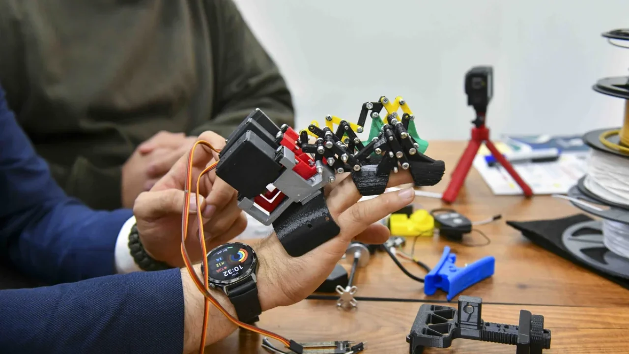 Gençler İçin Robotik ve Mühendislik Atölyesi Açıldı