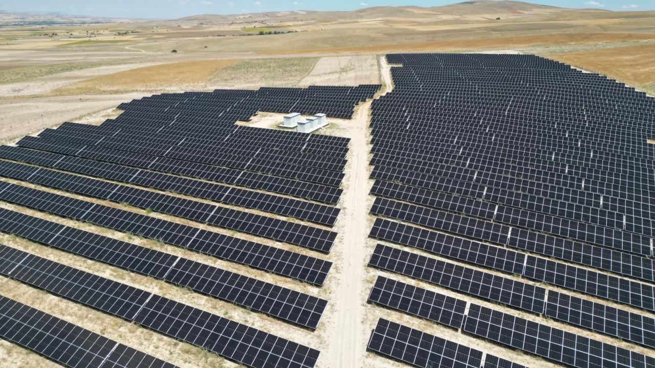 Güneş enerjisi santralleri Aksaray'da 5,5 MW kuruldu