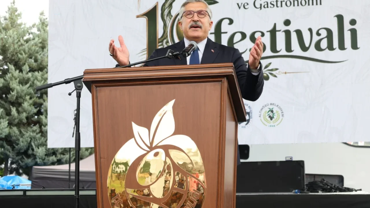 Hatay'da yeni anayasa vurgusu ve ulaşım yatırımı