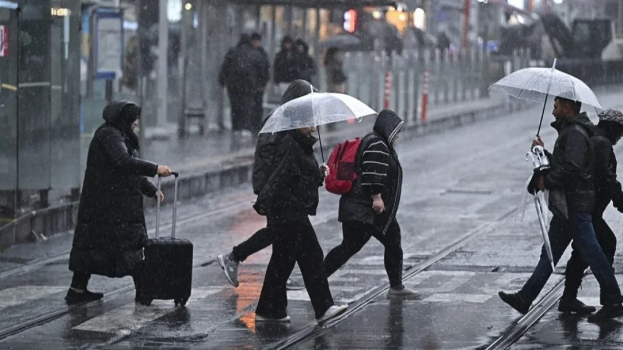 Hava durumu sağanak yağışlarla birlikte değişiyor