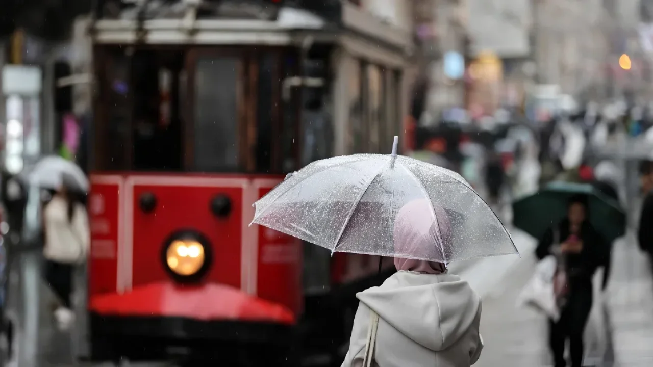 İstanbul'da Sağanak Yağış Nedeniyle Eğitime Ara Verildi
