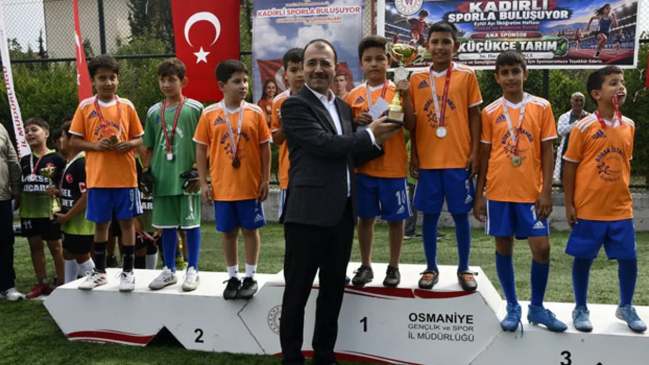 Kadirli’de İlkokullar Arası Futbol Turnuvası Tamamlandı
