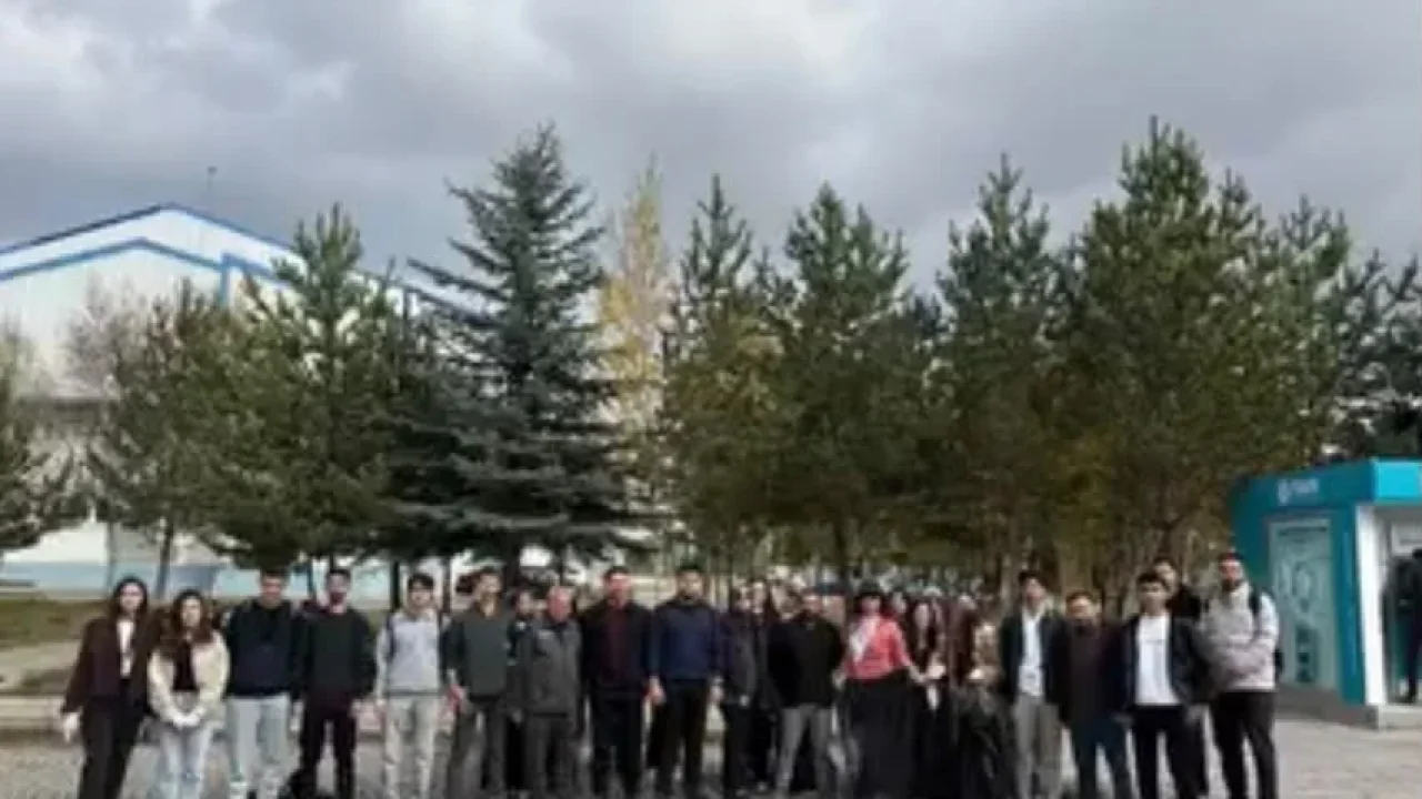 Kafkas Üniversitesi kulüplerinden çevre seferberliği