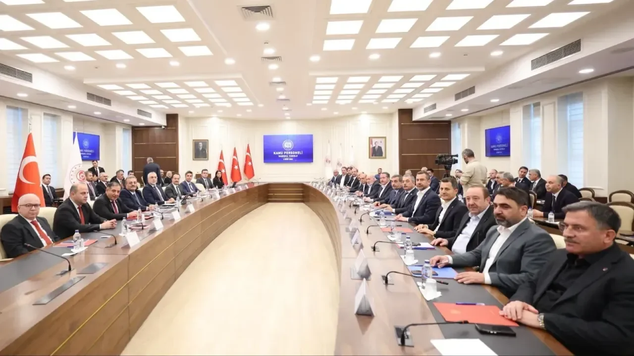 Kamu çalışanları için yeni mali haklar talep ediliyor
