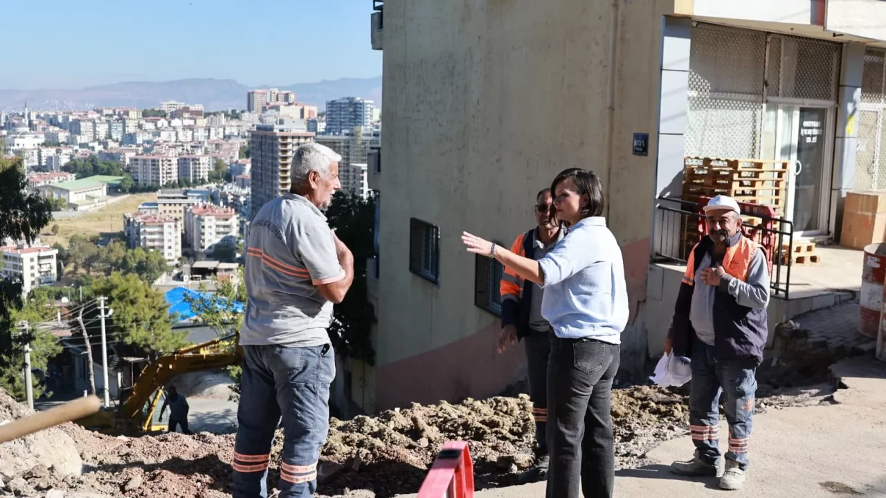 Karabağlar'da Başkan Kınay 58 Mahallede Sahada