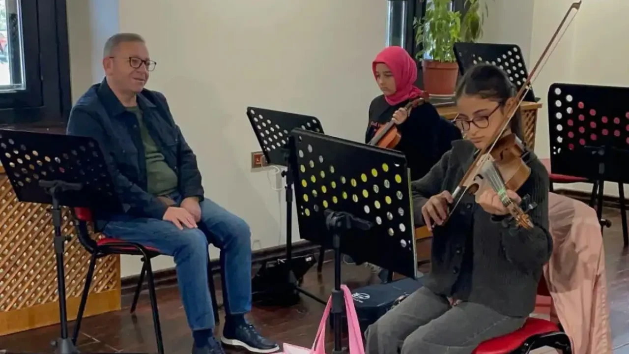 Kars Sanat Evi Kursiyerleri Vali Ziya Polat ile Buluştu