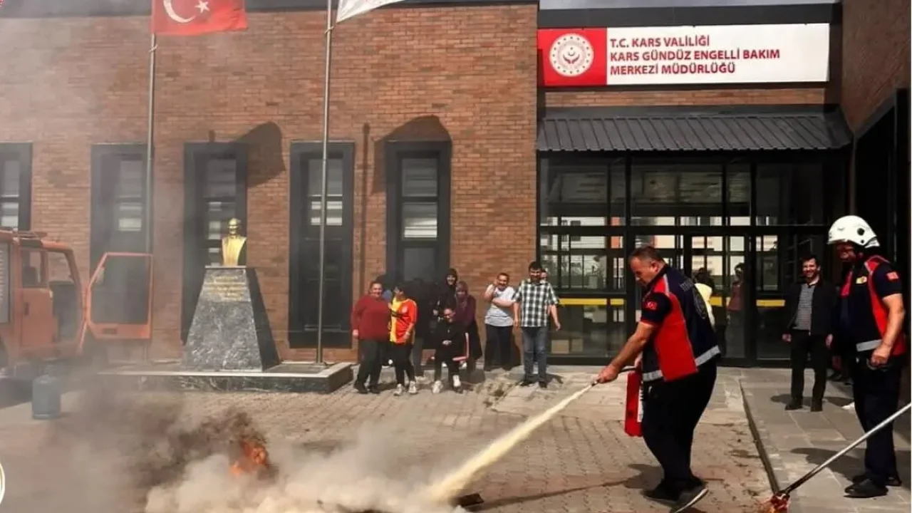 Kars’ta engelli bireylere yangın eğitimi