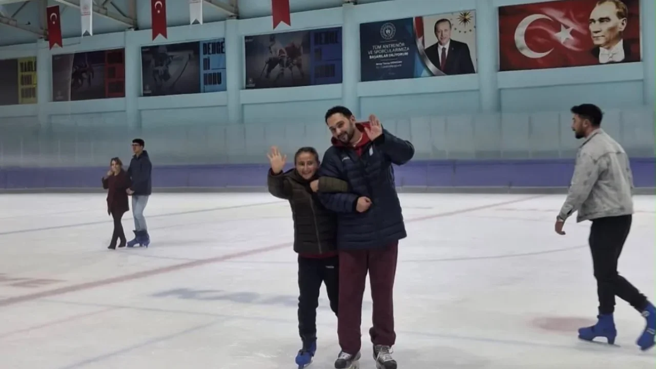 Kars’ta özel sporcular buz pateni Etkinliğinde buluştu
