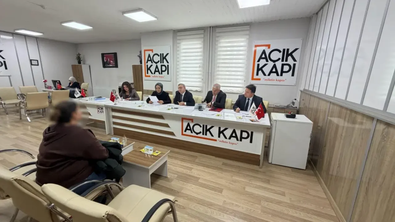 Kars Valisi Ziya Polat vatandaşları dinledi