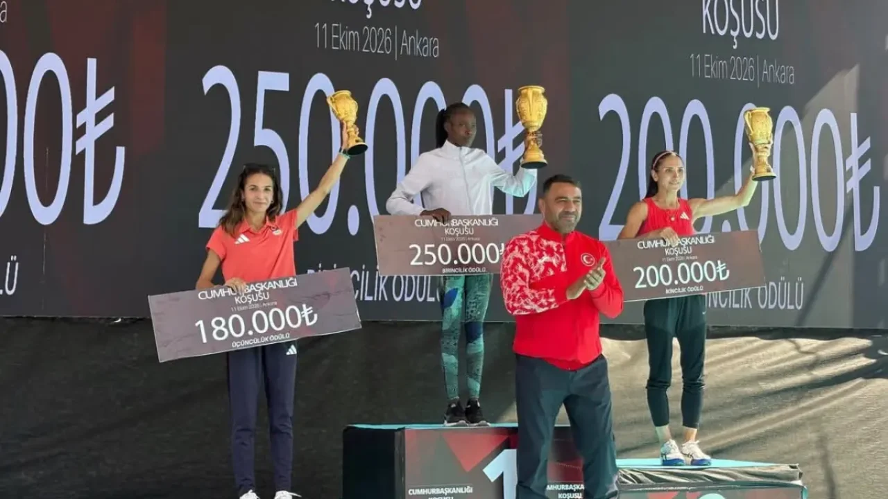 Karslı Bahar Yıldırım yarı maratonda üçüncü oldu