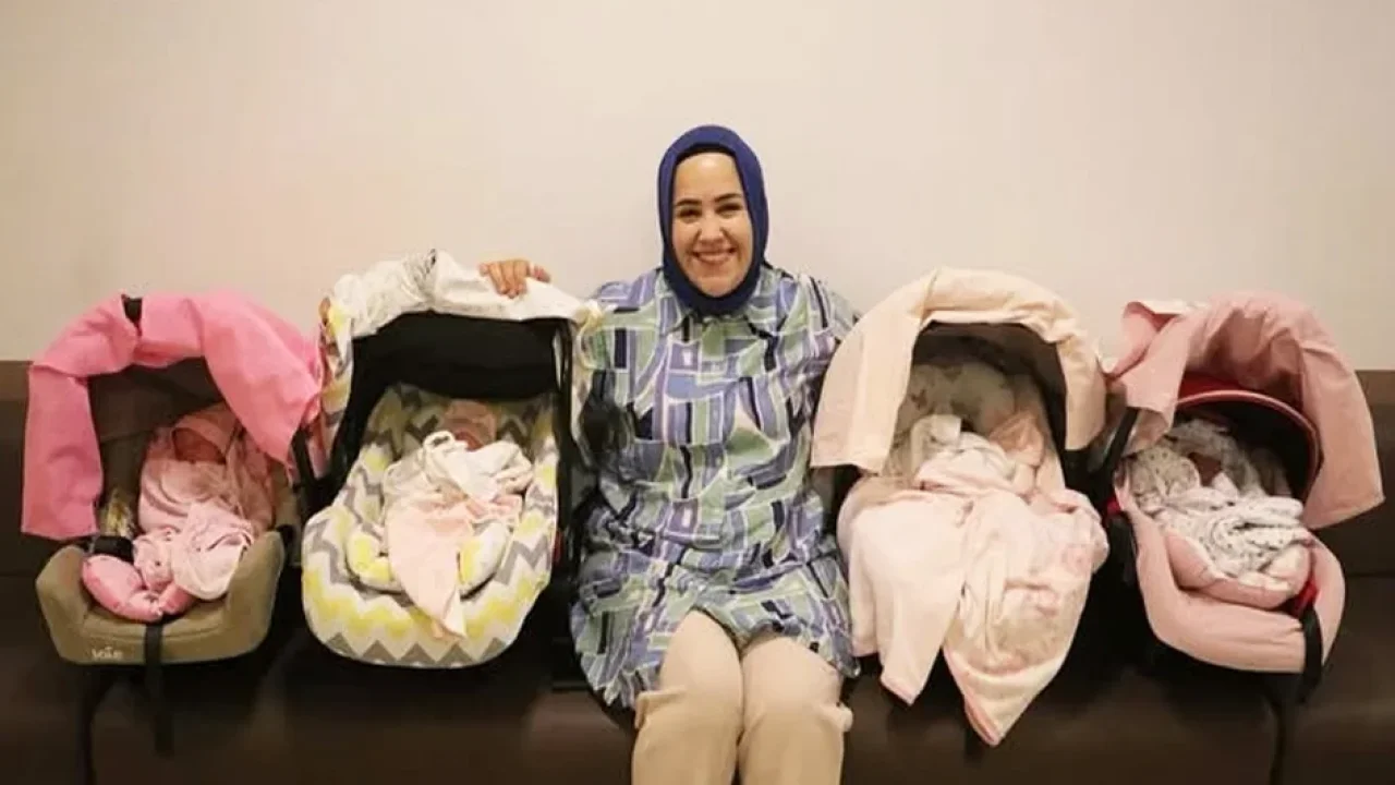 Kaş'ta dördüz bebek sevinci aileyi şaşkına çevirdi