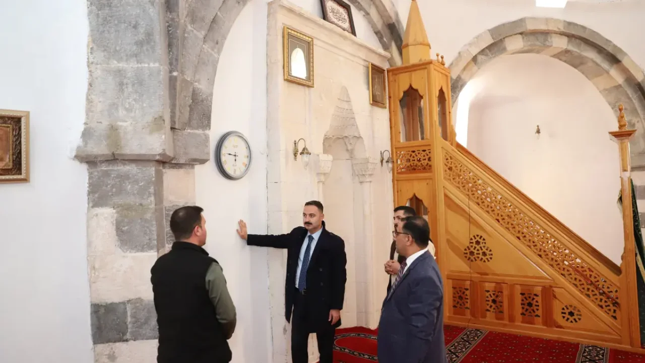 Kaymakam Ayvat, Eski Bayezid Camii’ni ziyaret etti