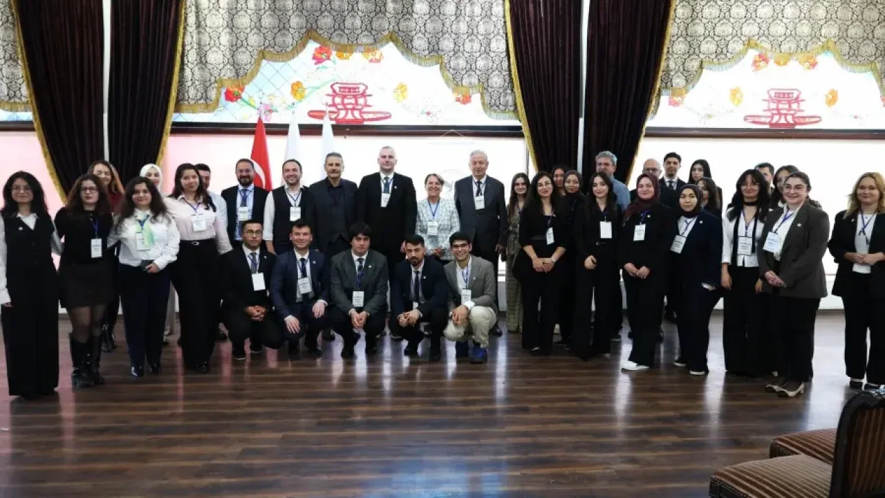 Keçiören'de gençler bağımlılıkla mücadeleyi ele aldı