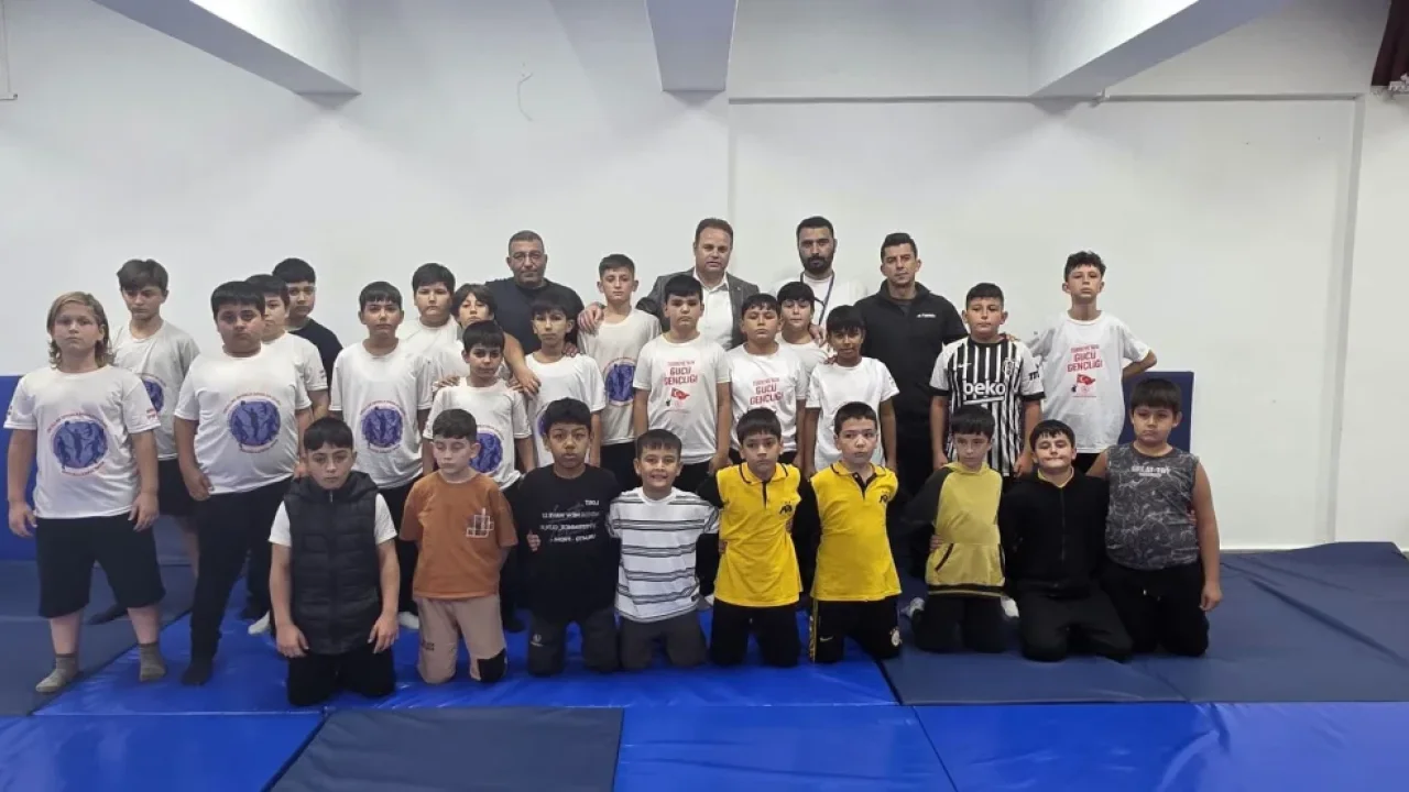 Kırıkkale'de öğrenciler güreşle spora kazandırılıyor