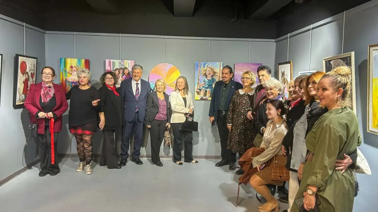 Kızlar Hep Gülsün Sergisi Sanatla Farkındalık Yaratıyor